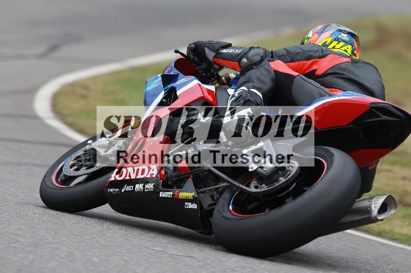 Archiv-2022/13 25.04.2022 Plüss Moto Sport ADR/Freies Fahren/backside